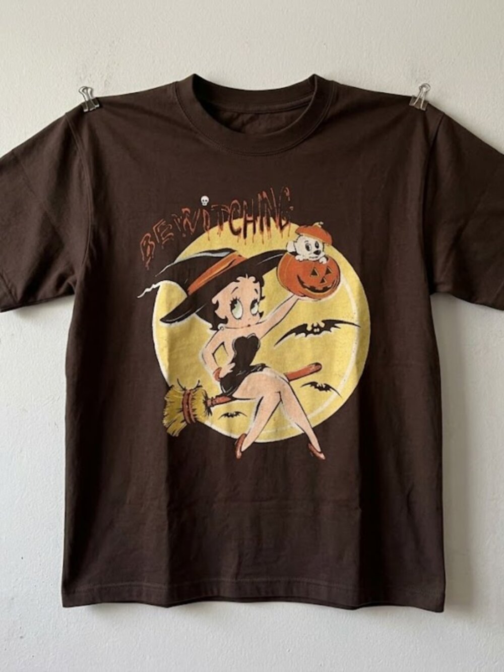 Gildan Betty Boop Bewitching Halloween Witch Brown Graphic T-Shirt